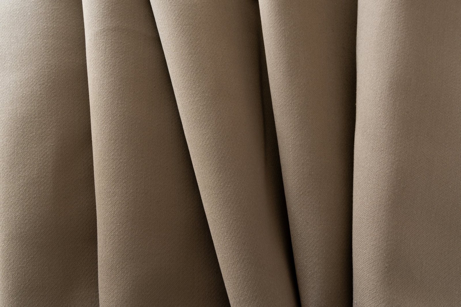 Sadyna Taupe 95 – toile pare-solaire acoustique