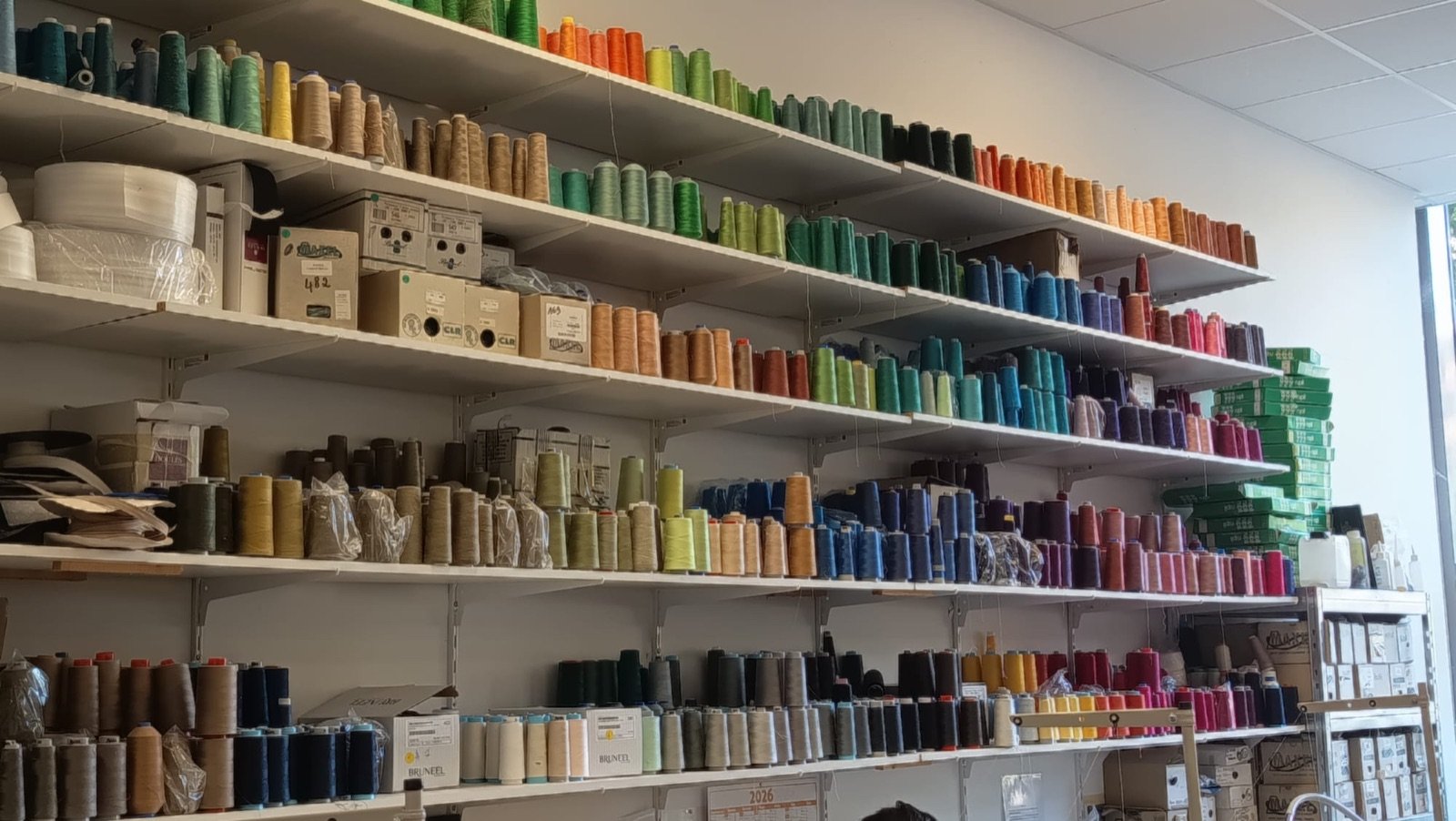 Fils de plusieurs coloris utilisés pour la confection